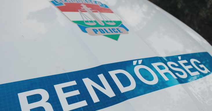 Megkérdezte a 17 éves lányt a rendőr, megcsókolhatja-e, feljelentést tettek ellene