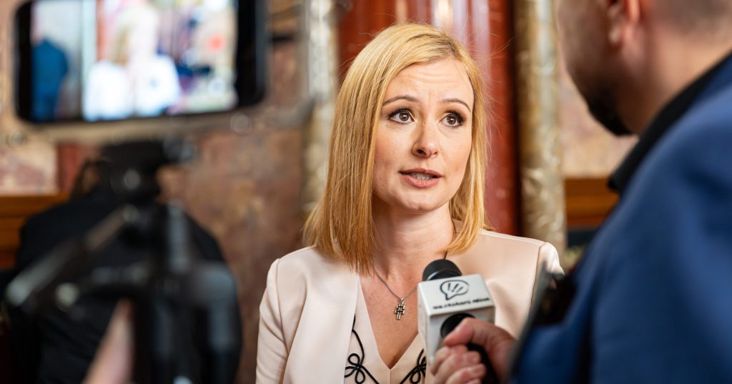 Dúró Dóra listázni kezdte azokat a szereplőket, akik a független médiából mentek át a kormányhoz dolgozni