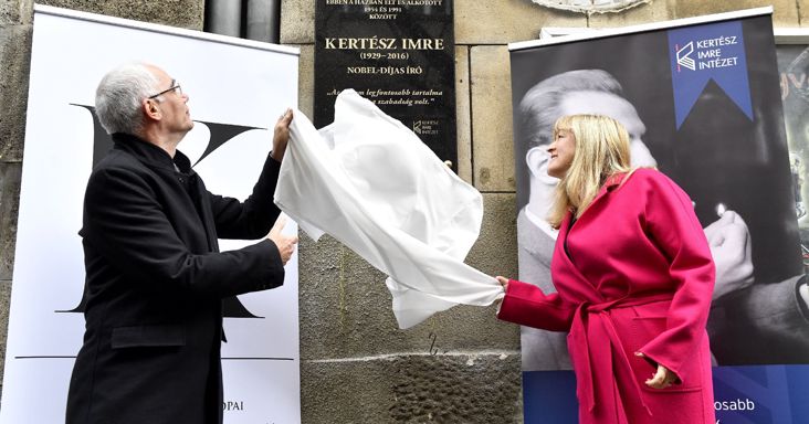 „Látványpékségben” gyártottak sorsot Kertész Imrének
