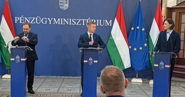 1465 milliárddal kevesebb kiadás, 665 milliárddal több bevétel – Magyar Péter és Kármán András megmutatta, hogyan faragják le a hiányt, és osztanak szét közben ezermilliárdokat