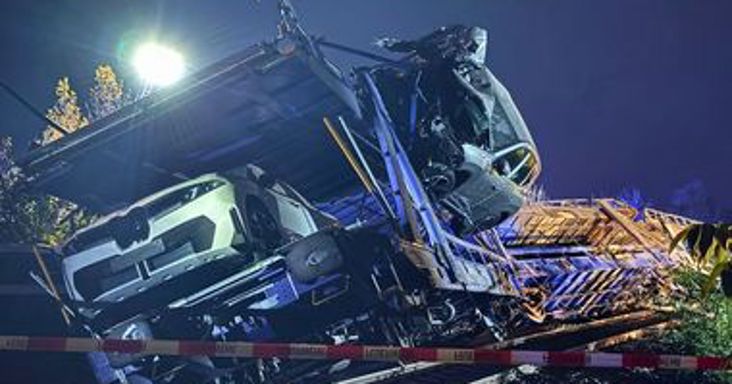 Vonatbalesetben éghetett porrá egy csomó vadonatúj debreceni BMW