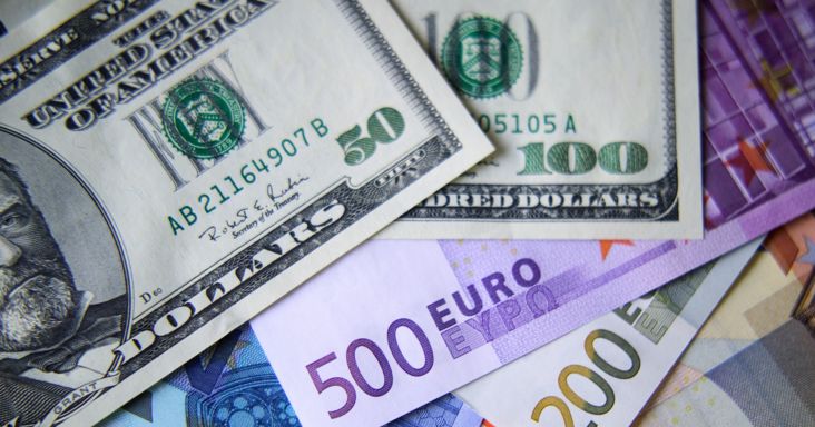 Ömlenek a milliárdok Európába