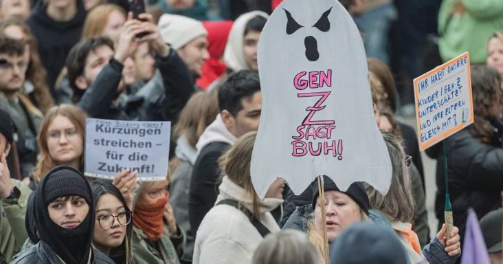 Fellázadt a Z generáció Németországban