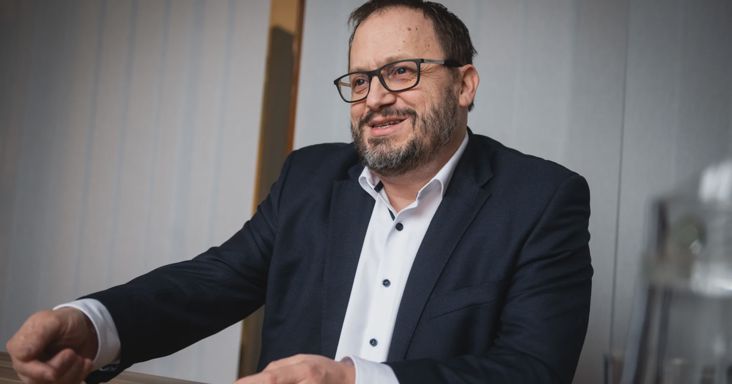 Bonta Miklós: Korbács és mézesmadzag