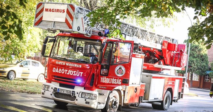 Lángra kapott egy melléképület Kaposváron, tűzoltókat riasztottak