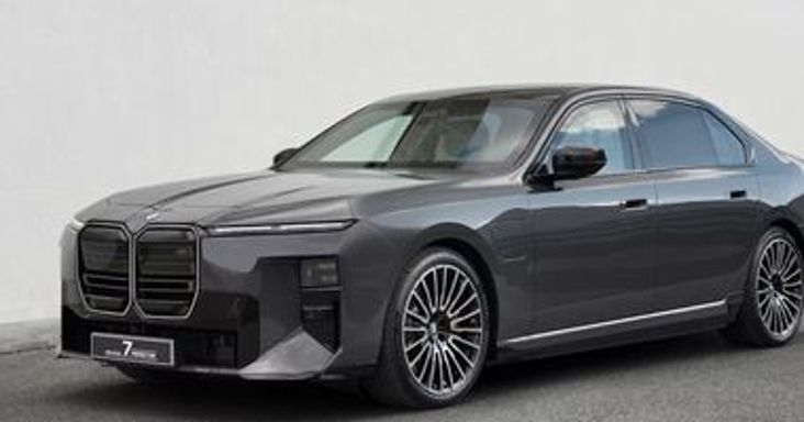 Itt az új, golyóálló BMW 7-es, amin kívülről nem is látszik, mire képes