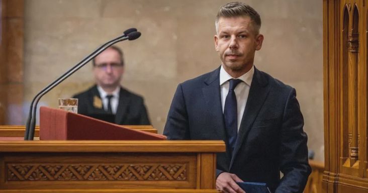 A Facebook-kormányzás új fejezete: szexuális poénok lepték el Magyar Péter oldalát