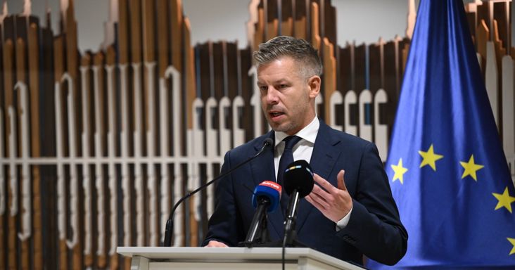 Magyar Péter részleteket árult el a 3000 milliárd forintos költségvetési átszervezésről – Jövőre 2,4 százalékos GDP-növekedéssel számol a kormány