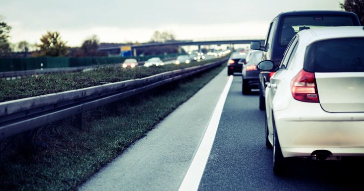Hat autó ütközött, Budapest felé óriási a torlódás, de egy másik sztráda is áll