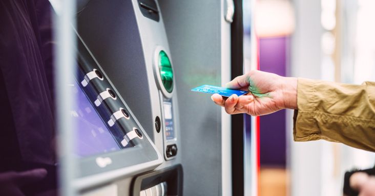 Trükkös ATM-ekre csapott le a hatóság: fontos dolgot titkoltak el a pénzfelvevők elől
