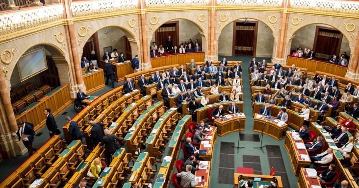 Médiatanács: a Tisza megint leszavazta a Fidesz és a KDNP jelöltjeit, a Mi Hazánk új delegáltjának zöld utat adtak