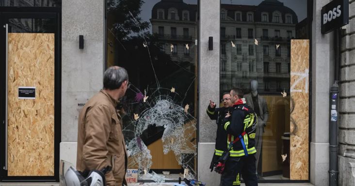 Ezerötszáz üzletet fosztottak ki a francia zavargók