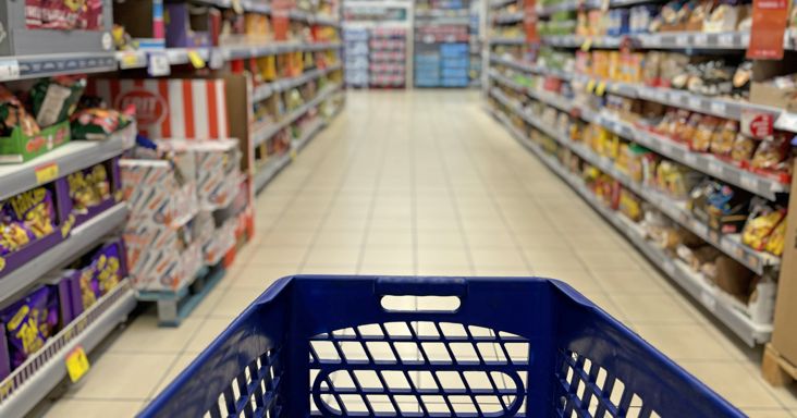 Mit jelenthet az árrésstop kivezetése a bolti árcédulákon?