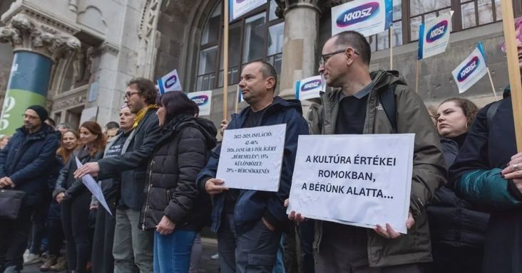 Arcul csapott dolgozók