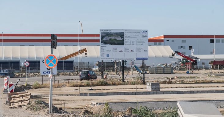 Százmilliárdokkal támogatta az Orbán-kormány a nagy külföldi cégeket, de azt nem követelte, hogy magyar munkavállalókat is alkalmazzanak