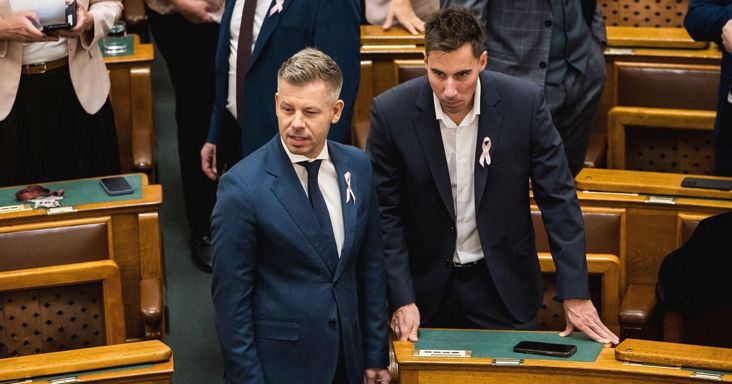 Eddig tart az átláthatóság: Magyar Péterék titkolják a kormányülések jegyzőkönyveit