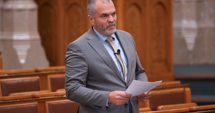 „Szánalmas lettél, és kiábrándító” – nekiment a Tisza Párt képviselője Hadházy Ákosnak