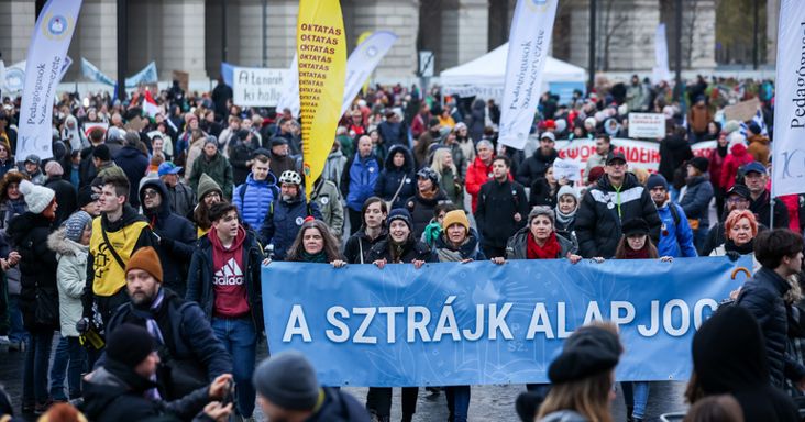 Sikerrel jártak a tanárok Strasbourgban, jogsértően korlátozta sztrájkjogukat az előző kormány
