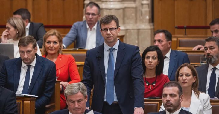 „Egyelőre ez csak utazás Narniában” – kemény kritikát kapott Magyar Péter 2027-es költségvetési terve