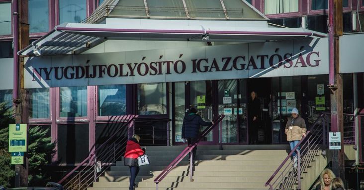 Hidegzuhany vár a magyar nyugdíjasokra: kiszámolták, hogy mennyit buknak a 14. havi nyugdíj befagyasztásán