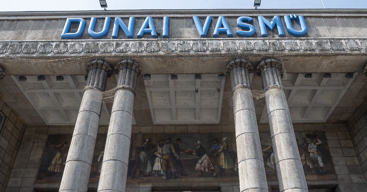 Több száz ember maradhat bér nélkül Dunaújvárosban