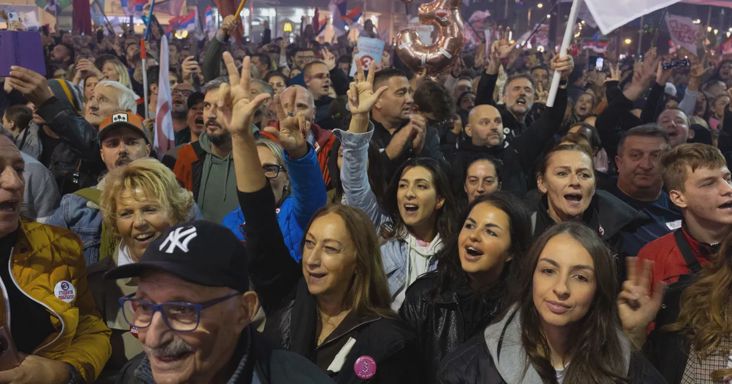 Szerb választások: győzelmet hirdettek az egyetemisták
