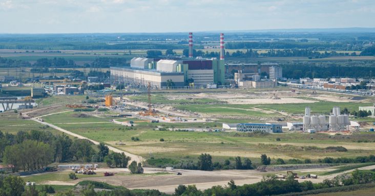 Váratlan üzemzavar miatt lekapcsolták az egyik turbinagenerátort a Paksi Atomerőműben