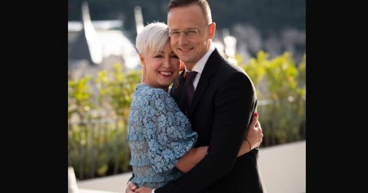 Szijjártó feleségének honlap és telefonszám nélküli cége milliárdos közbeszerzés alvállalkozójaként tűnt fel