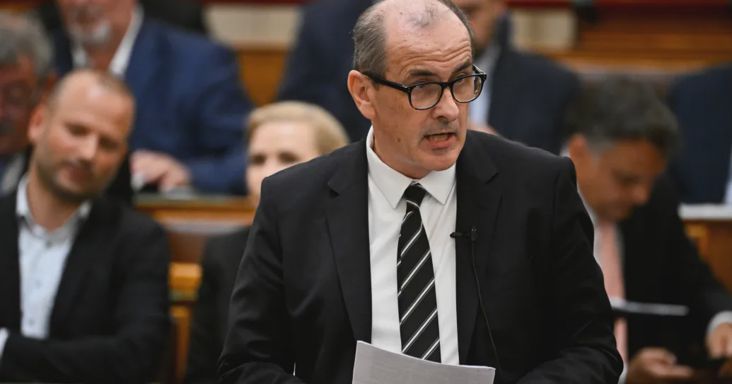 Elkezdték feldarabolni a Fidesz által létrehozott egészségügyi szuperhatóságot, két új intézetet állít fel a Tisza