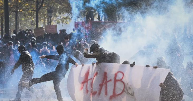 Gyújtogatások, rongálások, könnygázgránátok és több száz letartóztatás a francia tüntetéseken