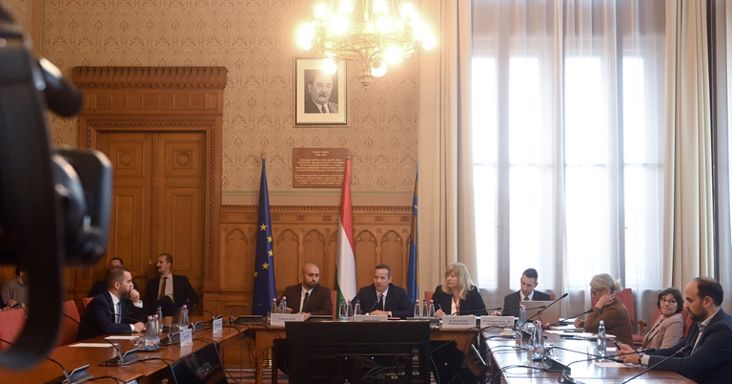 Varga Judit mellett öt volt igazságügyi minisztert nyilatkoztatna a végrehajtási visszaéléseket vizsgáló bizottság