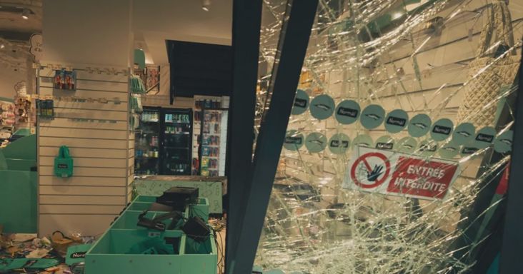 Interneten próbálják eladni a franciaországi zavargások során szerzett holmit, több platform blokkolja az új és gyanús hirdetéseket