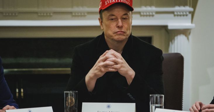 Elon Musk eladhatja a Teslát, csakhogy a vevő is ő lenne