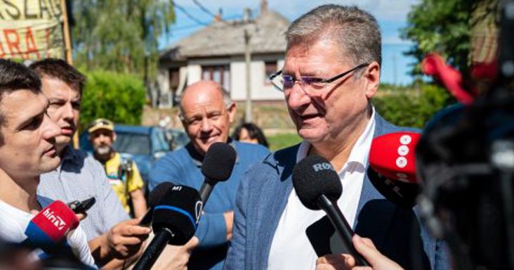 Parragh László állítja, a kamara csak úgy kapott pályázati forrást, ha leszerződtek Balásyval