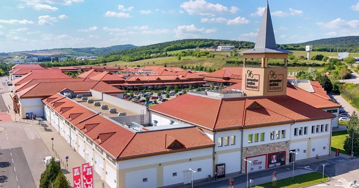 Már hivatalos: lezárult a gigantikus magyarországi bevásárlóközpont felvásárlása, fejlesztéseket jelentett be az új tulajdonos – ez vár a sokak által látogatott outletre