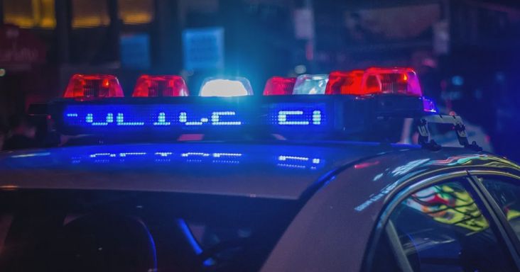 Beültette az autójába a 17 éves lányt egy rendőr, majd megdöbbentő ajánlatot tehetett neki