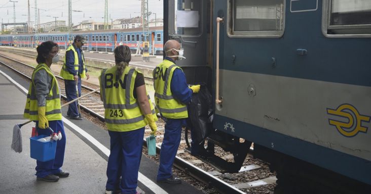 Magyar Hang: Már csak két hónapra van elég pénze a NER által felhizlalt óriáscégnek, az államnak is felajánlották