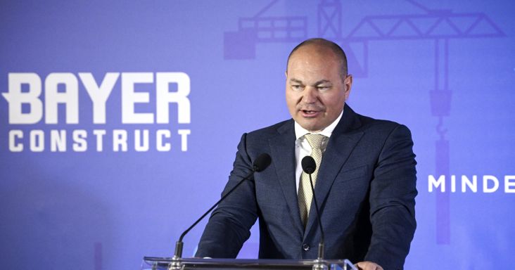 Már a csődhelyzet előtt megrogyott a Tiborcz-üzlettárs Balázs Attila cége, 30 milliárdot zuhant a Bayer bevétele