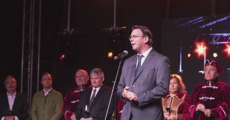 Több mint 16 millió forinttal tartozik Egernek a volt polgármester, Mirkóczki Ádám cége