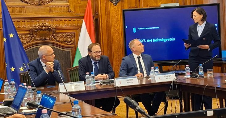 Elárulta Kármán András: innen lesz pénz adócsökkentésre, béremelésre és a Wekerle Pluszra 2027-ben