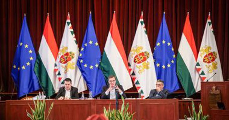 Unicummal indult, veszekedéssel ért véget a Fővárosi Közgyűlés rendkívüli ülése