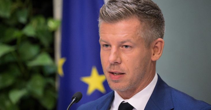 Magyar Péter a dolgozószobájában adott interjút a Partizánnak, mert a stábot nem engedték be az Országházba