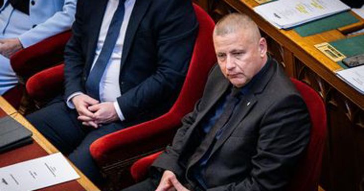 Felmentették a Katonai Nemzetbiztonsági Szolgálat volt igazgatóját