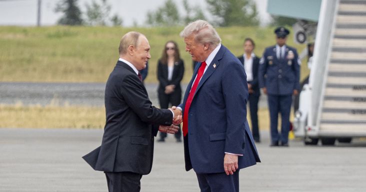 Ünnepelnek az oroszok: elmondták, hogyan fognak kaszálni a Trumppal kötött üzleten