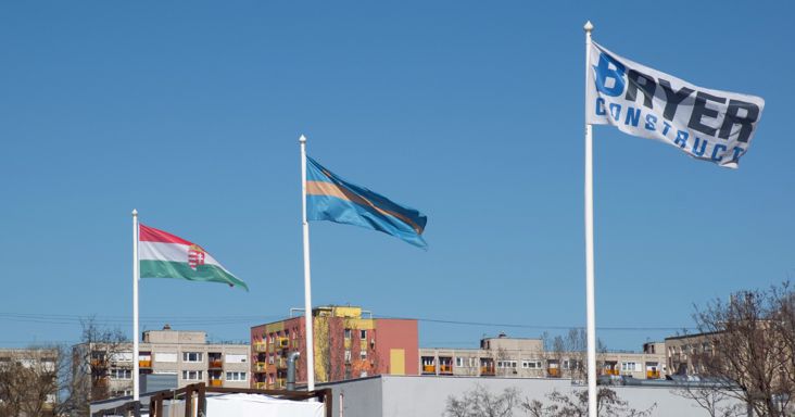 Bayer Construct: negyedével esett az árbevétel, bezuhant a profit az első félévben