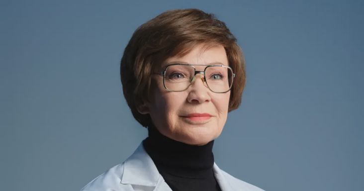 Udvaros Dorottya alakítja Karikó Katalint egy darabban