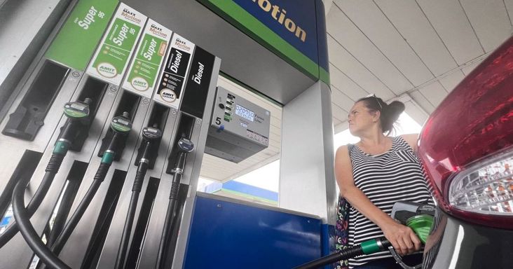 Kijöttek az üzemanyagárak: ennyiért tankolhatunk majd a hétvégén