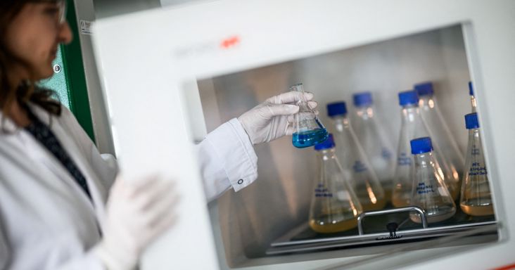 A covid mintájára gyorsítanák fel a rákvakcinák fejlesztését az Egyesült Államokban