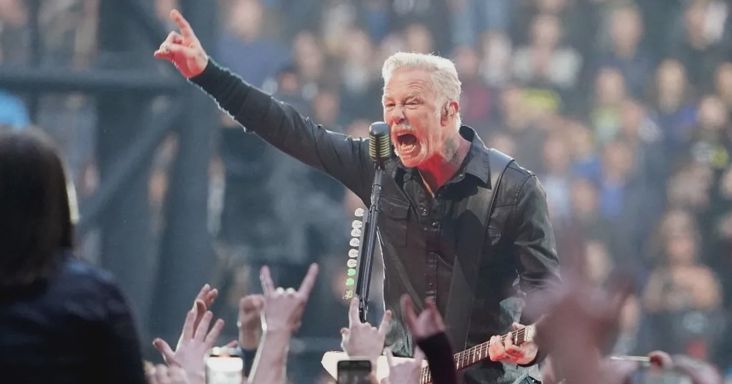 Beszólt a politizáló zenészeknek a Metallica frontembere - videó