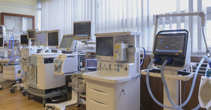 Újabb személyt köröz a rendőrség a lélegeztetőgép-biznisz ügyében